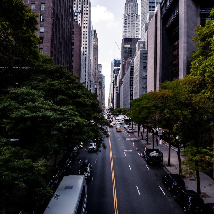 Parents evaluating schools in Germany